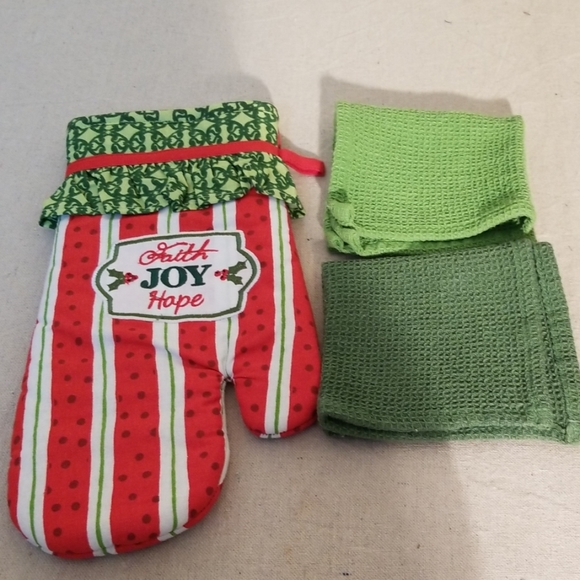 Other - Hot holder and 2 dish clothes